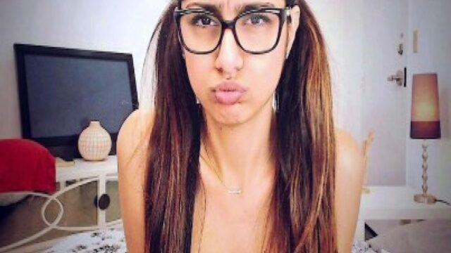 Mia Khalifa inleyerek fena sikişiyor